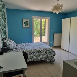 https://charmant-petit-havre-de-paix.fr-provencehotel.com